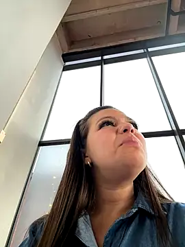 Alyshanon18's cam snapshot