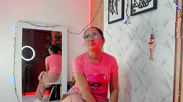 AnnaArela's cam snapshot