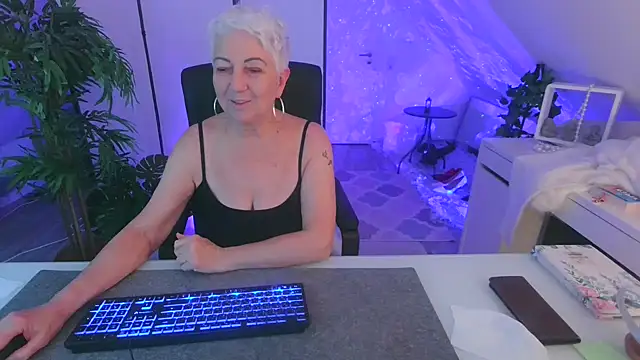 LovelyHelena's cam snapshot