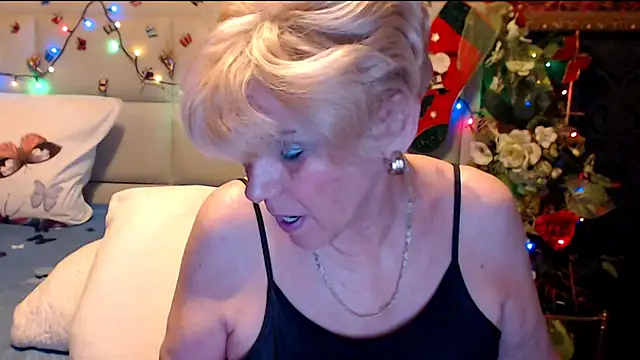 HappyWomanOn's cam snapshot