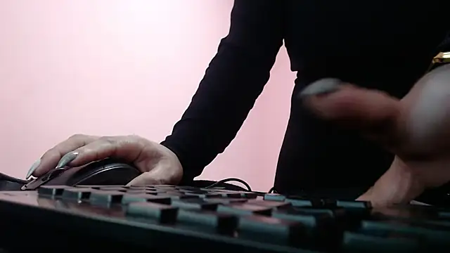 Mia_rousse_x's cam snapshot