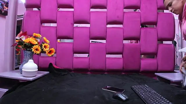 LeilaSmith_'s cam snapshot