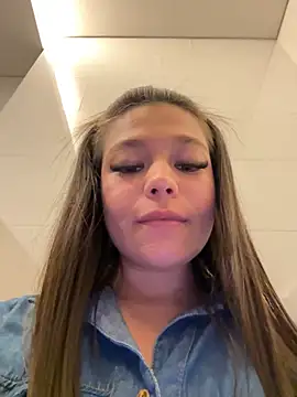 Alyshanon18 live sex cam