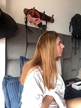 AllieYourGirl's cam snapshot