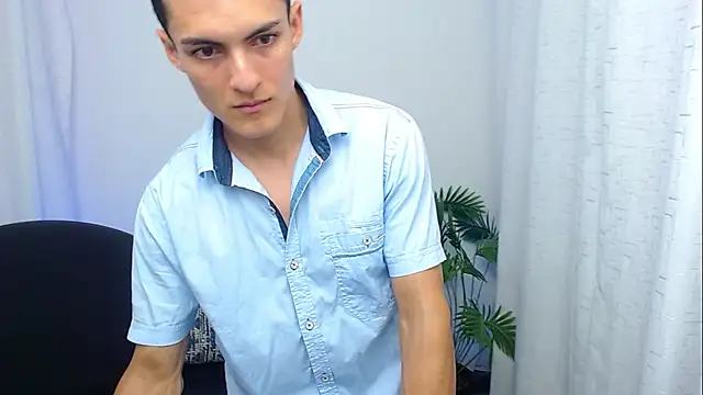 Matiius18 live sex cam