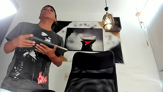 tyler_twink_boy live sex cam