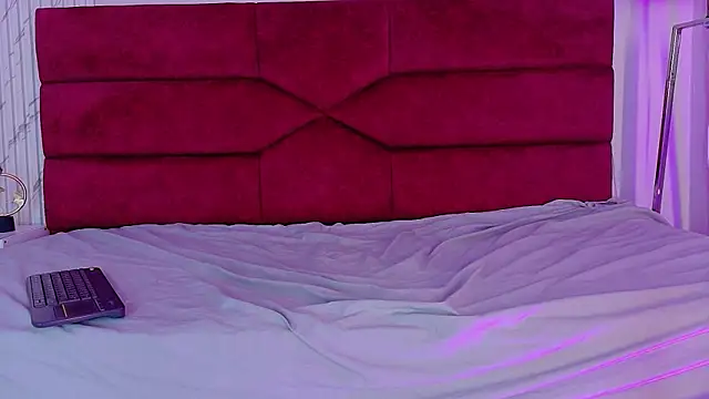 sara_saenz99 live sex cam