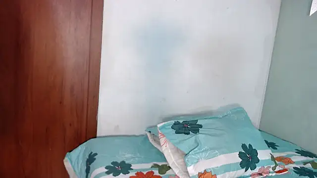 emma_stone54's cam snapshot