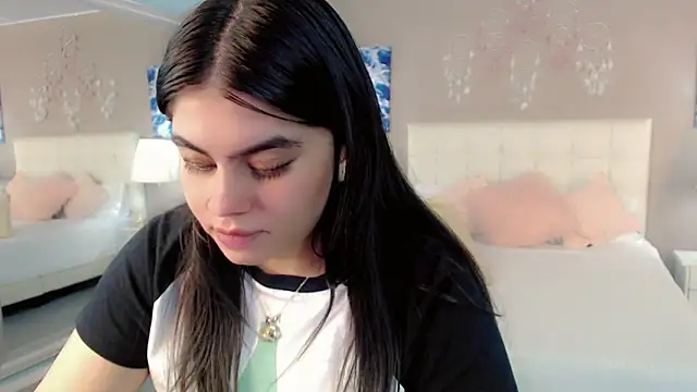 _Maddison_Ivanova_'s cam snapshot