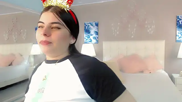 _Maddison_Ivanova_'s cam snapshot