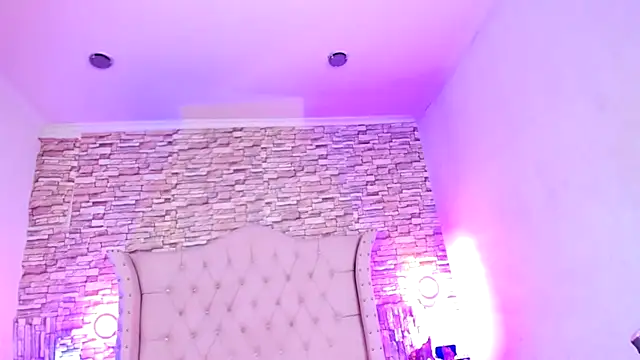 Lucia-Horny24 live sex cam