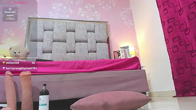 Wonderkloe_'s cam snapshot