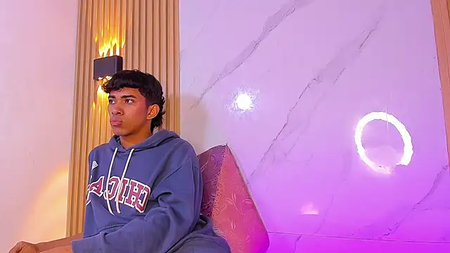 Ethan_thouse's cam snapshot