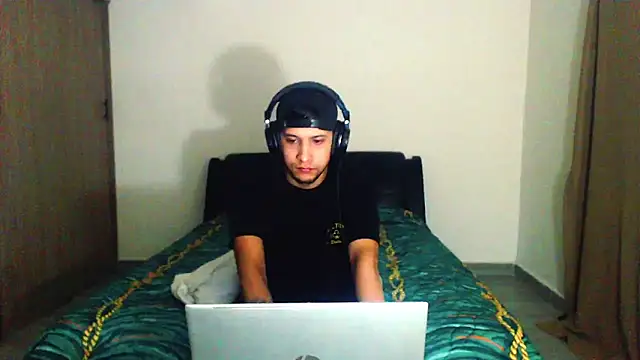 bladetrinityn's cam snapshot