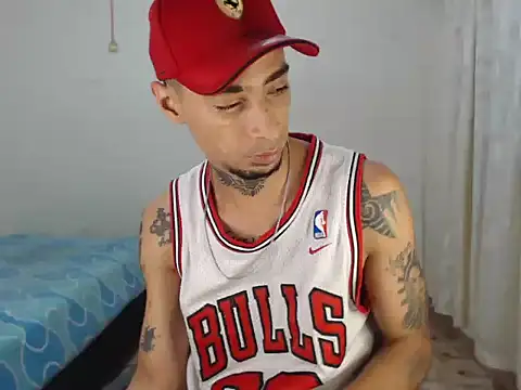 emiliano_hottt's cam snapshot