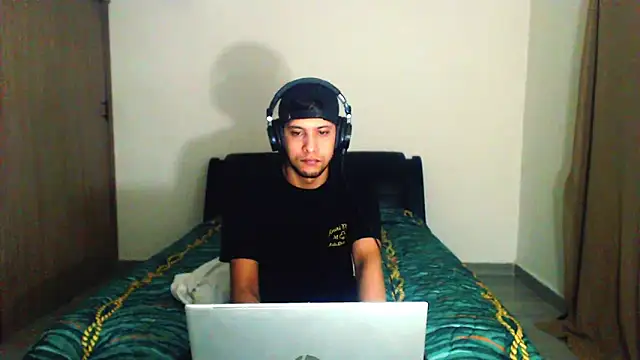 bladetrinityn's cam snapshot