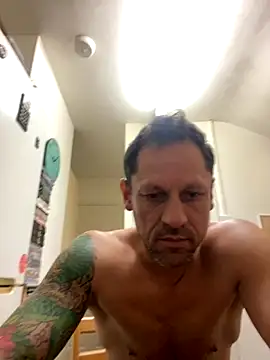 Yourhotboy_42's web cam