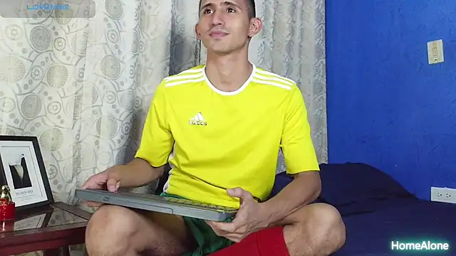 HomeAloneK's cam snapshot