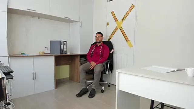 clumsiness_office69's cam snapshot