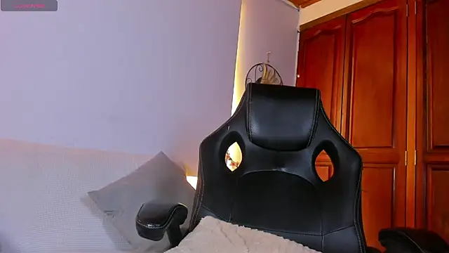 MeridaFox_'s cam snapshot