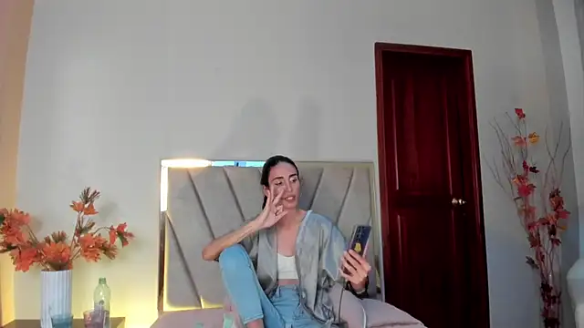 Nina_Cavaali's cam snapshot