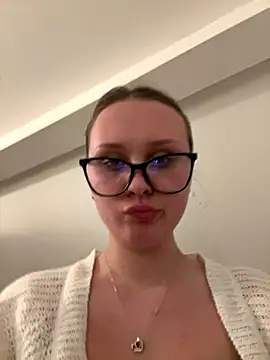 YoungJoyce's cam snapshot