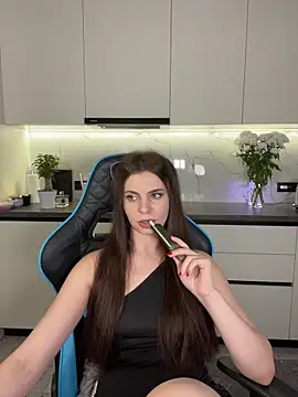 CurlyLara's cam snapshot