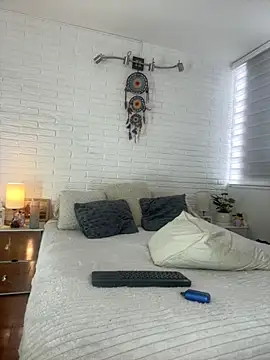 hollythomson's cam snapshot