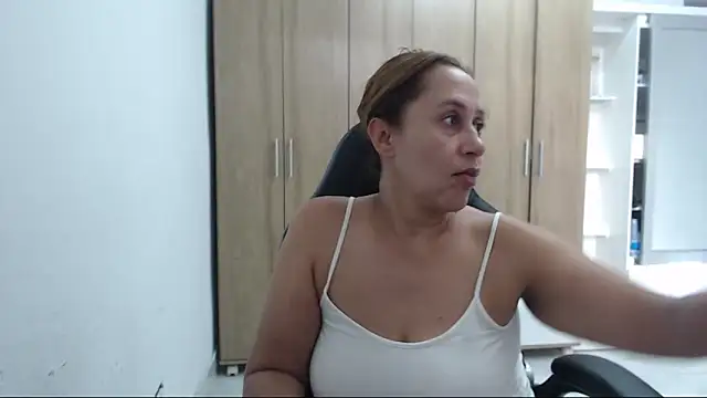 RoxanaLove9's cam snapshot