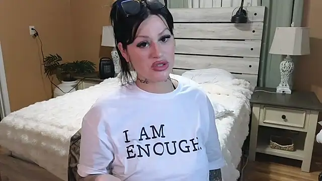 TexasTattooedHouseWife's cam snapshot