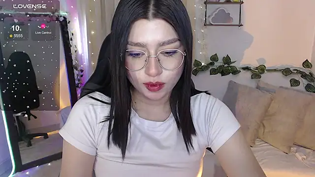 mily_thomson_b_'s cam snapshot