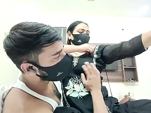 horny_milf_couple's cam snapshot