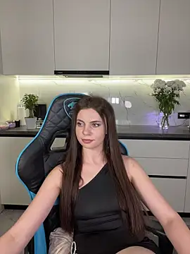 CurlyLara's cam snapshot