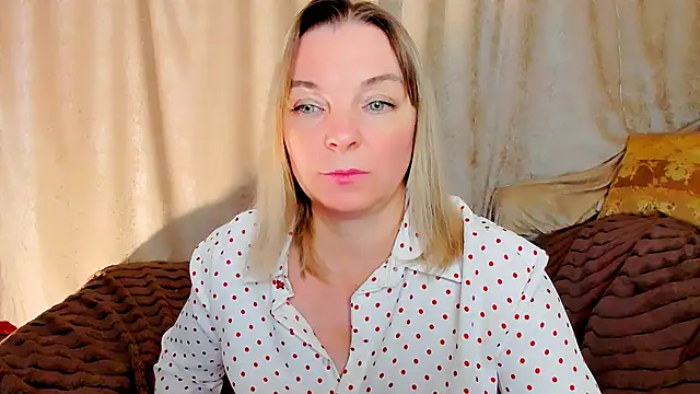 Regina__blue's cam snapshot