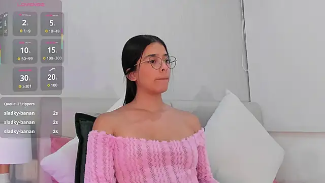 Isaa_Queen's cam snapshot