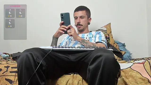 Aaron_BigDickxxx's cam snapshot