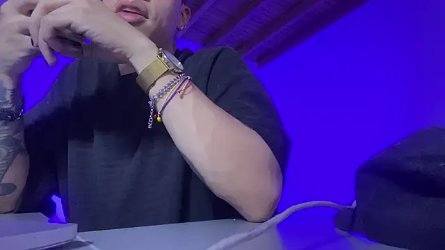 AlphaMasterXxx's cam snapshot