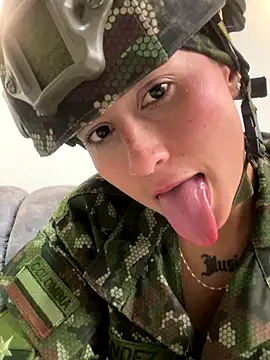 Miia_Hoot's cam snapshot