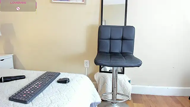 isabella_milf_'s cam snapshot