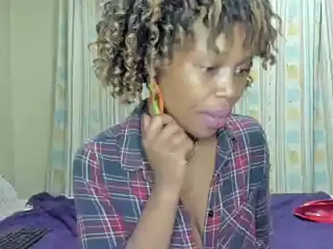 AfricanSquirtingQueen live sex cam