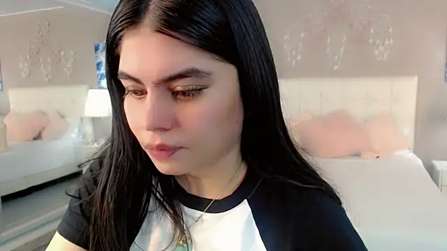 _Maddison_Ivanova_'s cam snapshot