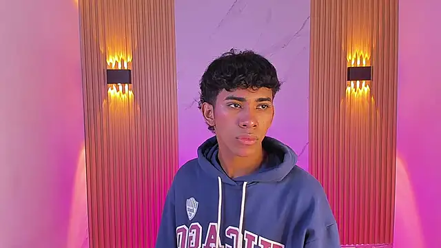 Ethan_thouse's cam snapshot