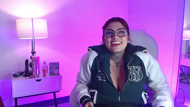 Bubbiecherry live sex cam