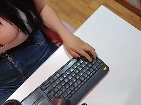 valery_cute_18's cam snapshot