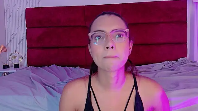 sara_saenz99 live sex cam