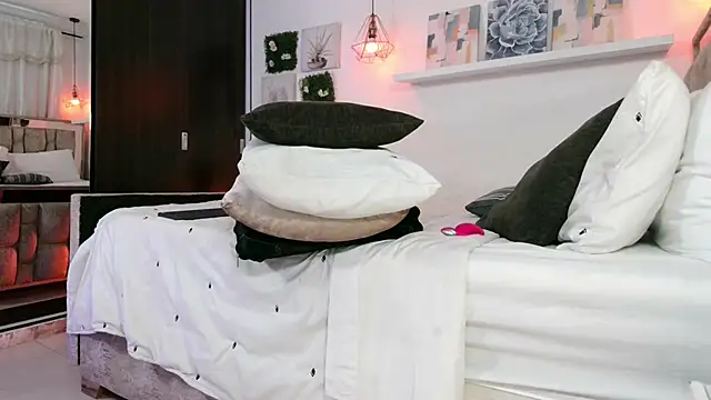 Dulce_Morrys live sex cam