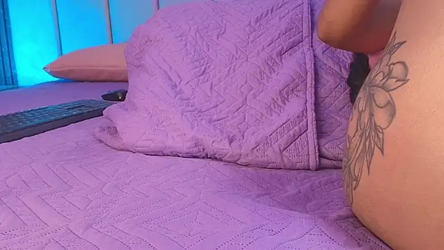 hot_dione's cam snapshot