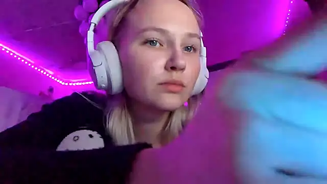 KarinRobertson's cam snapshot