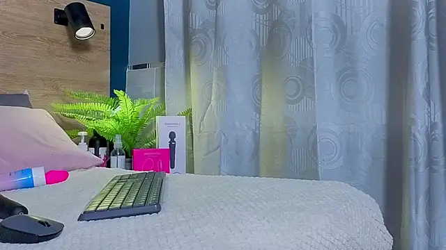 SarahMiler_'s cam snapshot