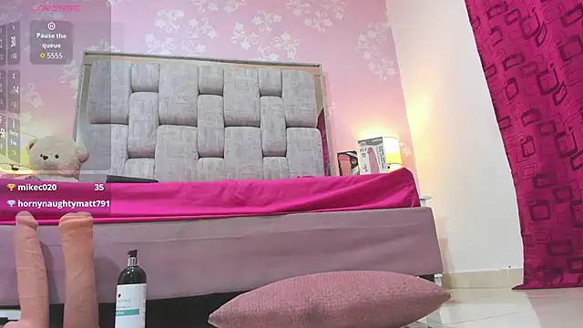 Wonderkloe_'s cam snapshot